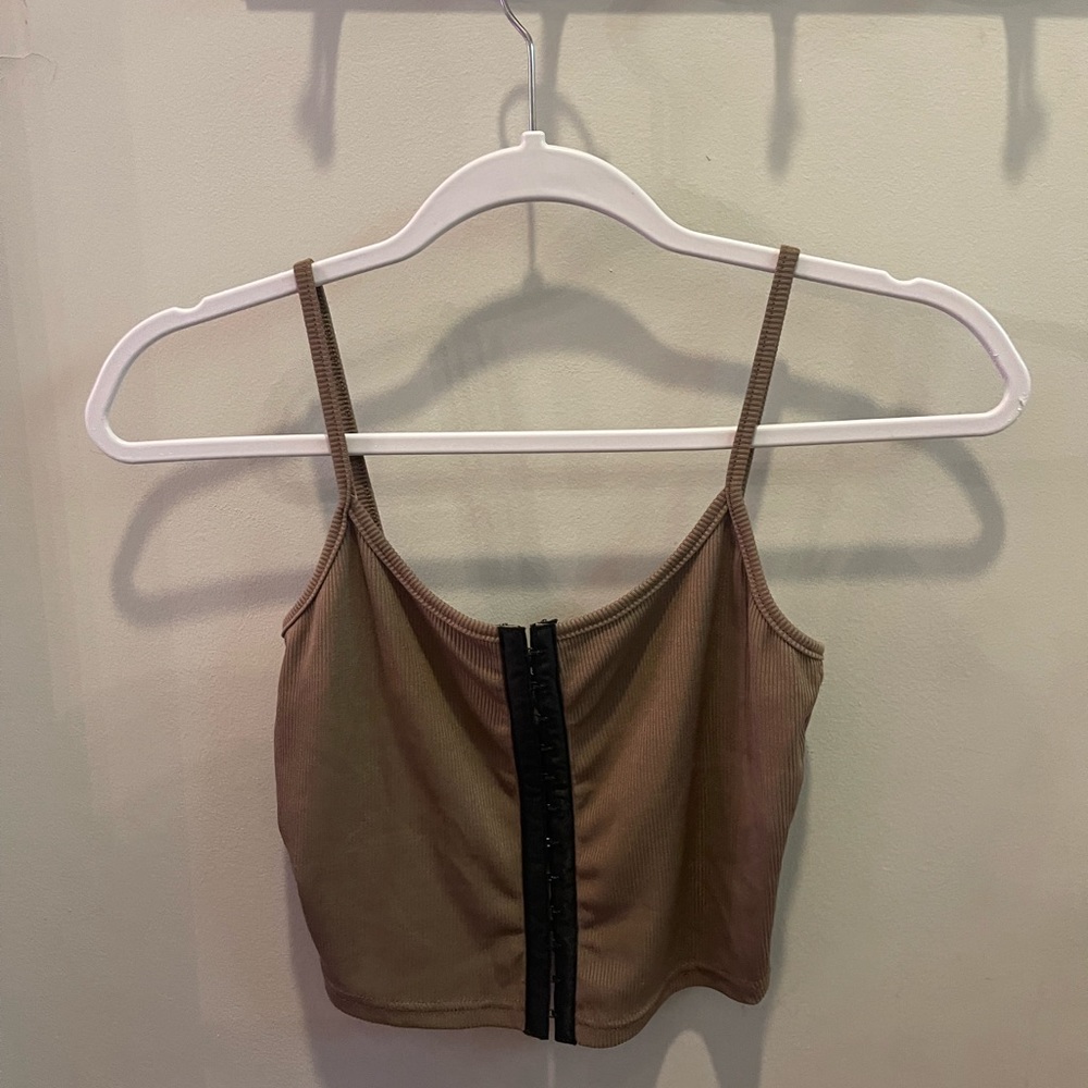 Brown clasp up cropped tank top